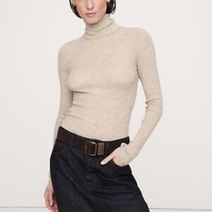 NWT Banana Republic Featherweight Cashmere Beige Turtleneck Sweater XS